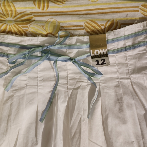 NWT Old Navy White A-Line Skirt with Blue Accents - Picture 3 of 9